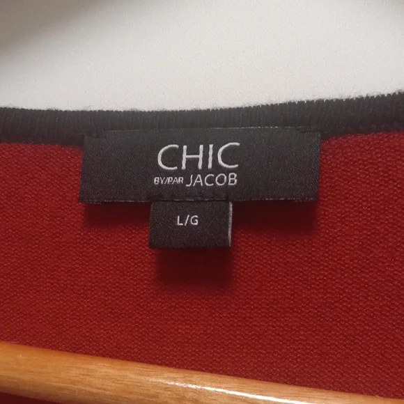 SOLD Vicose Soft L Red Cardigan - Picture 2 of 4